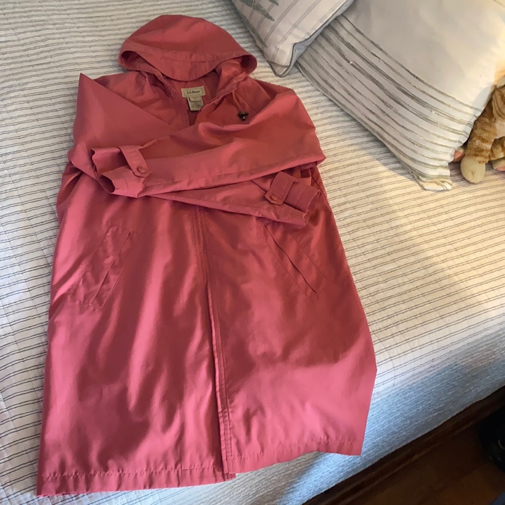 LL Bean women’s large rain coat with hood